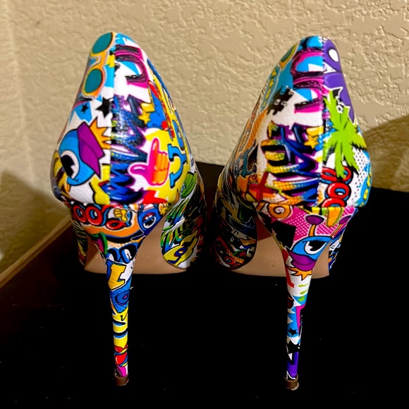 Heels - Picture 2 of 3